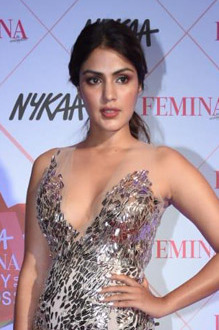Rhea Chakraborty 6th Nykaa Femina Beauty Awards 2020 11 cropped 75