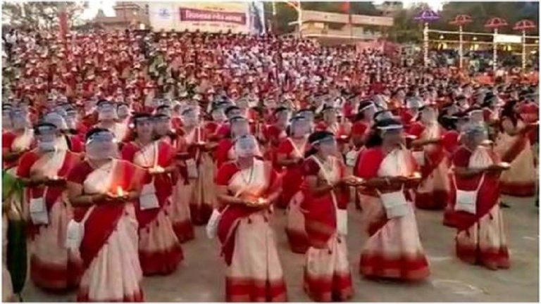 One thousand Indian women recite ‘Shiva Tandava Stotram’ at Assi Ghat in Varanasi