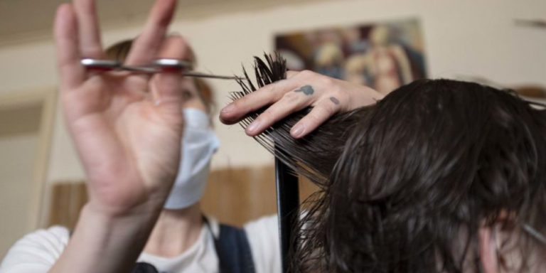 67,000 Australian hairdressers and barbers can save lives from domestic and family abuse