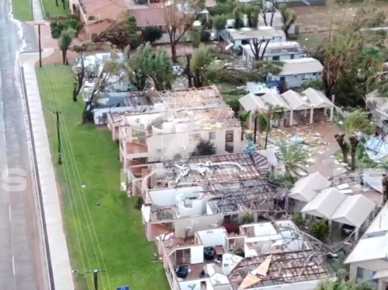 Cyclone damages Western Australian towns, Power cuts in 31,500 homes