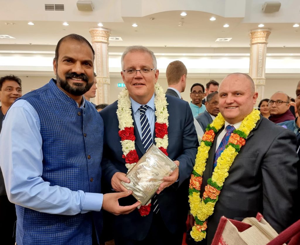 PM Morrison charms Indian-Australians by Dosa making skills 5 gita PM 5