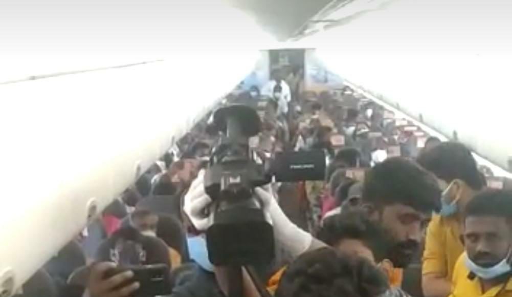 Indian Wedding mid-air in a plane; Picture Source: Twitter