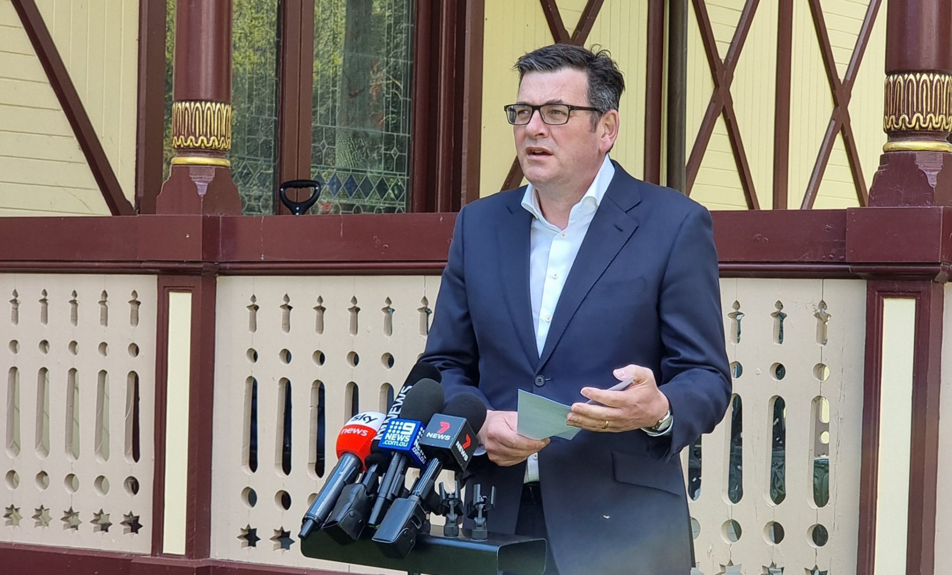 Ballarat goes to lockdown as Victoria records 423 new COVID cases, Here