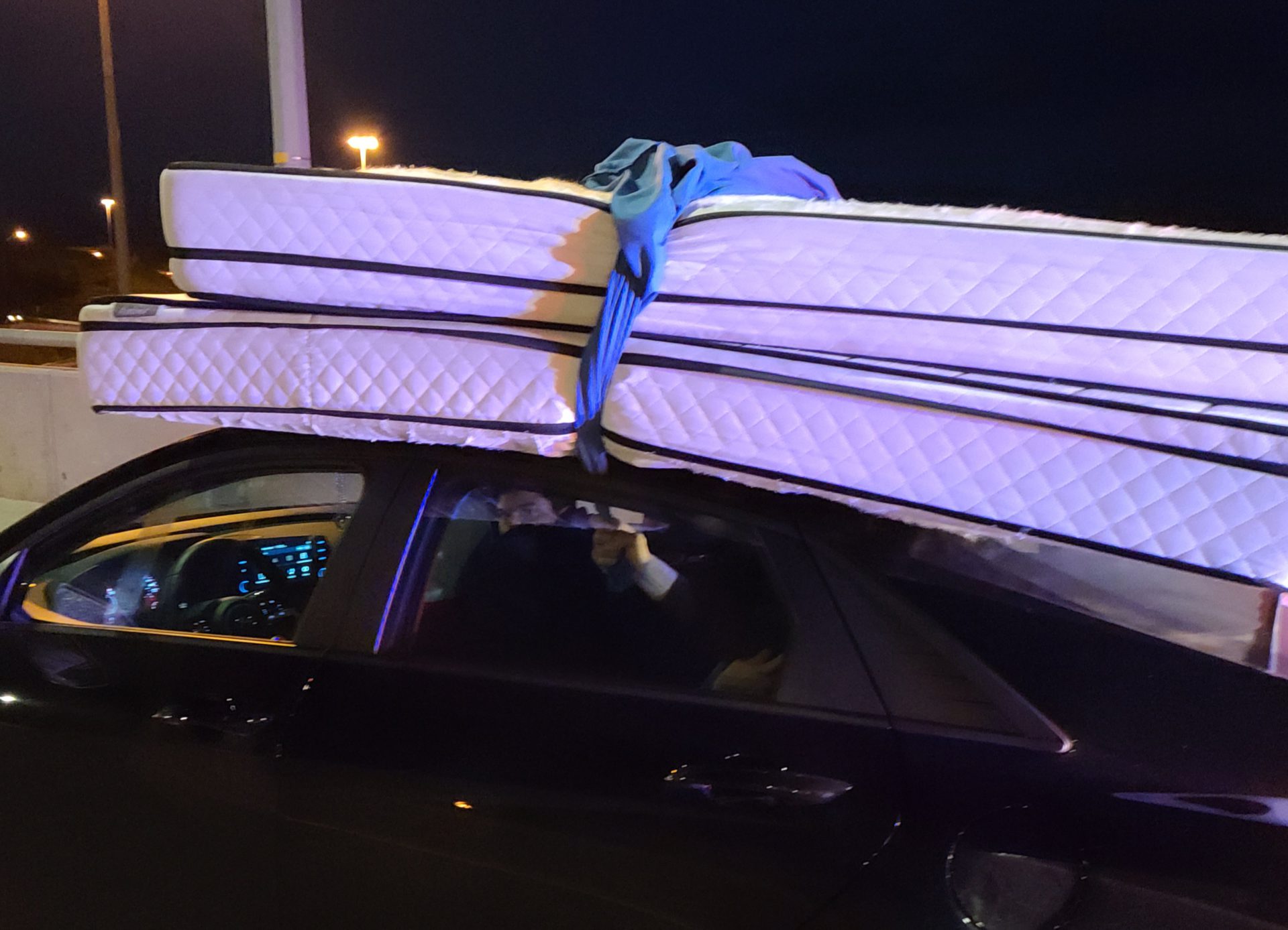 Driver fined for driving with mattresses tied to roof with bedsheets