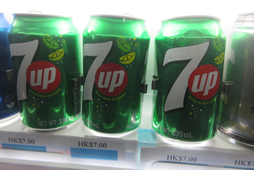 HK Soft drink pre packed canned 7 Up green July 2017 IX1 2