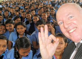 Jonathan Crabtree interacting with students in India (Image Source: Jonathan Crabtree)