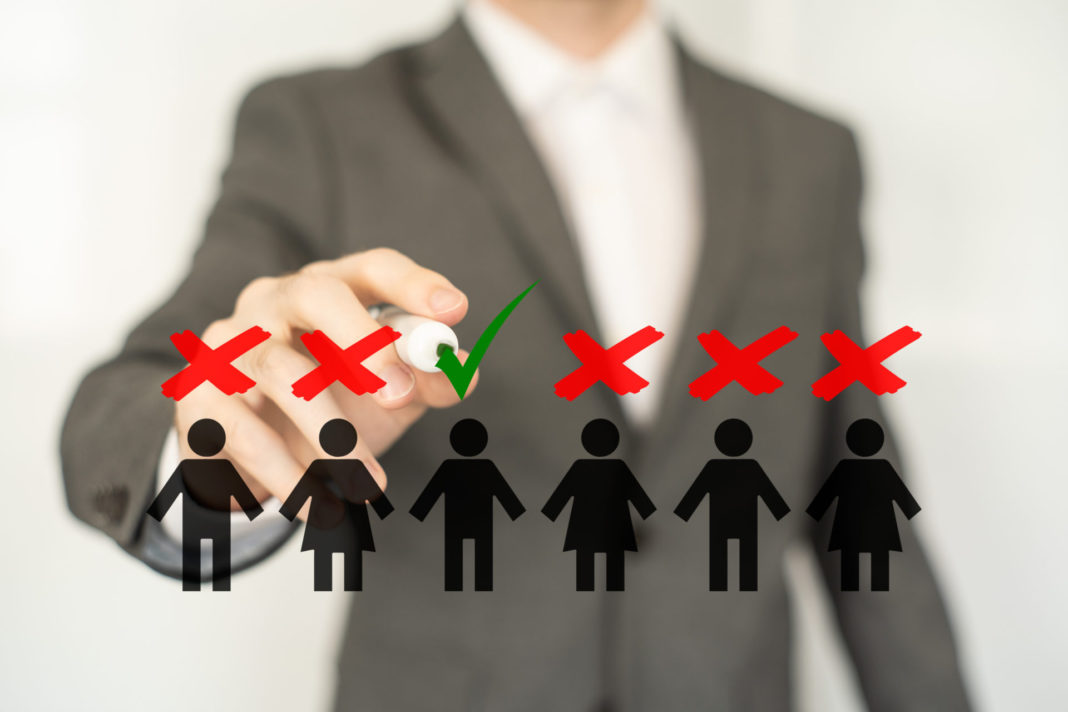 Choosing_A_Job_Applicant (Image source: https://www.ciphr.com/ Wikimedia Commons)