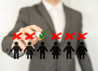 Choosing_A_Job_Applicant (Image source: https://www.ciphr.com/ Wikimedia Commons)