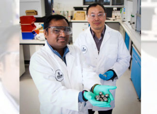 Alfred Deakin Professor Ying (Ian) Chen and Dr Srikanth Mateti (Deakin University)