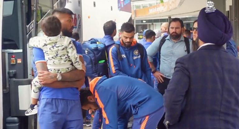 Players forced to skip practice and go hungry in Sydney, No royal service for King Kohli and team India