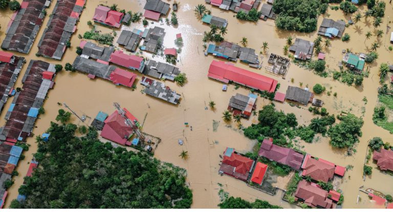 Why are floods happening in Victoria?