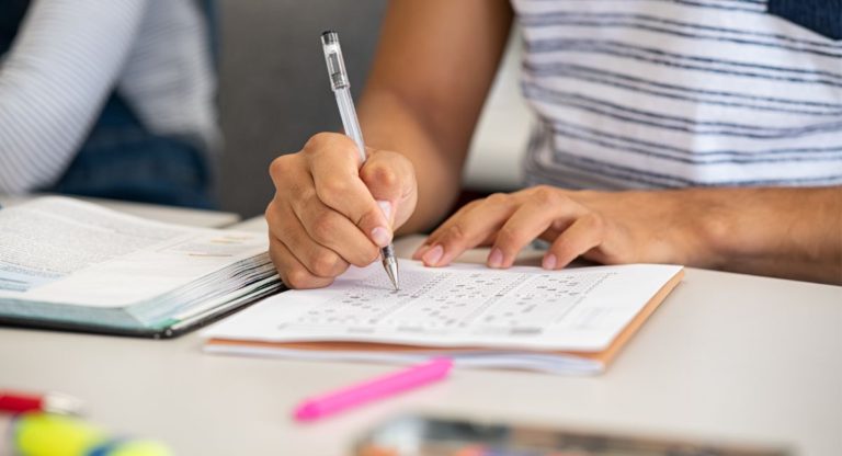 Australian high school students writing at below expected levels: says report