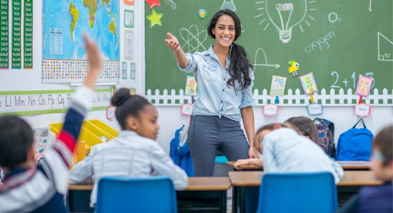 Do open-plan classrooms help students learn better?