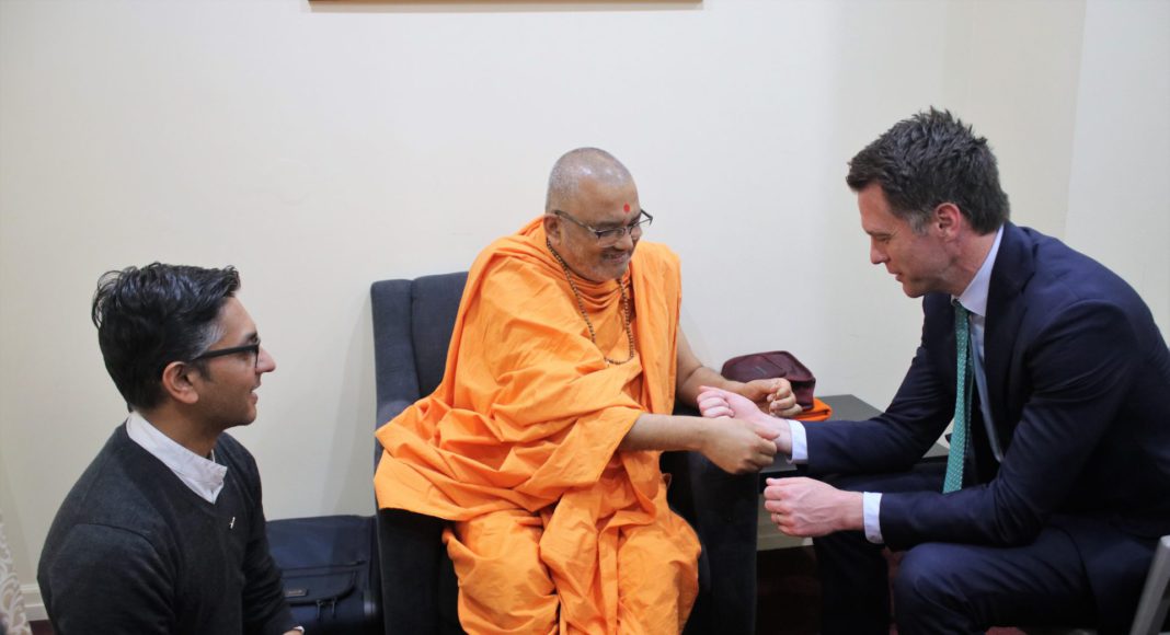 Premier Chris Minns with BAPS Swami ji in Sydney; Image Source: The Australia Today
