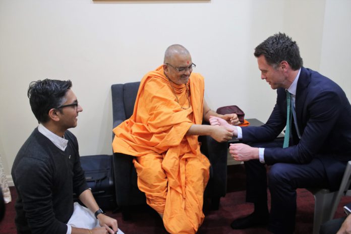 Premier Chris Minns with BAPS Swami ji in Sydney; Image Source: The Australia Today