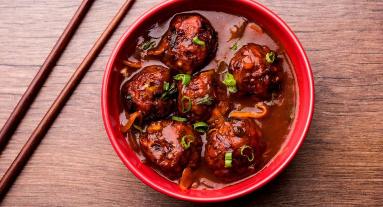 Netizens school NYT journo who claimed Chicken Manchurian is Pakistani Chinese