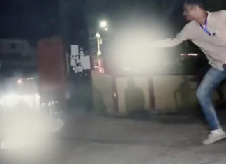 An assilant is seen shooting at Gangster Atiq Ahmed while on the way for a medical examination, in Prayagraj, Atiq's brother Khalid Azim alias Ashraf also shot dead in the firing. (ANI Photo)