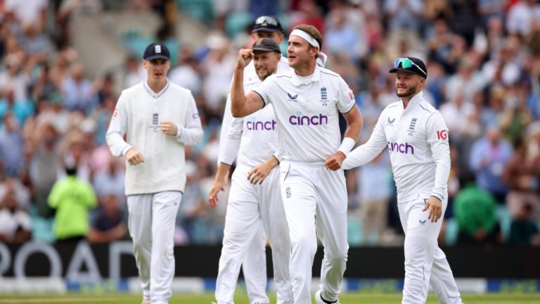 #Ashes 5th Test: Australia gain slender 12-run lead as England pacers dominate