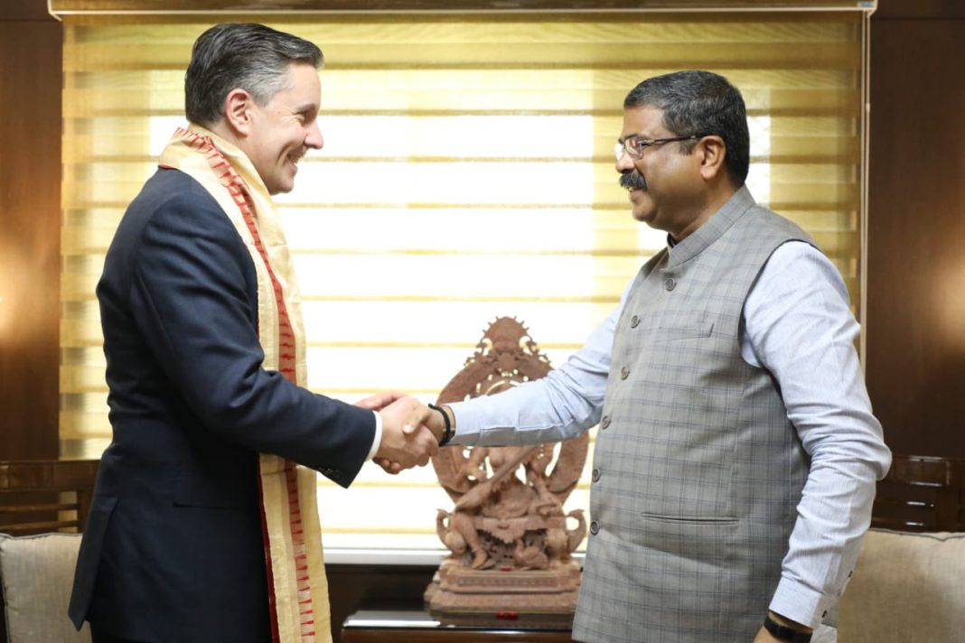 Health Minister Mark Butler and Indian Sills Minister Dharmendra Pradhan Image Source: PIB