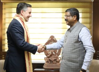 Health Minister Mark Butler and Indian Sills Minister Dharmendra Pradhan Image Source: PIB