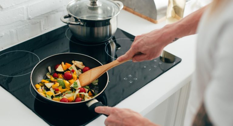 Cooking and heating without gas: what are the impacts of shifting to all-electric homes?