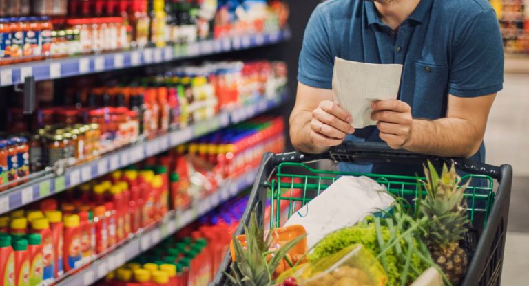 Struggling to Fit Your Budget? Here are ways to ease the squeeze