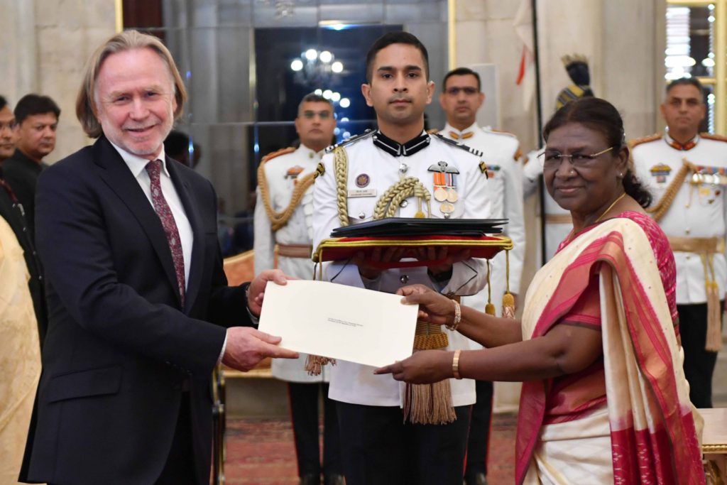 Philip Green High Commissioner of Australia presenting credentials to Indian President; Image Source: PIB