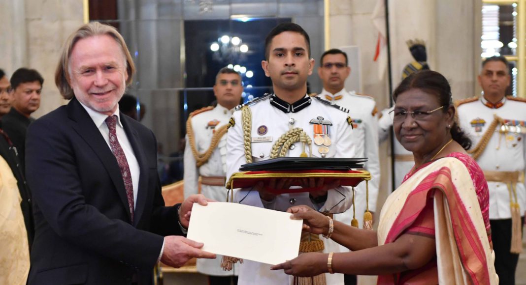 Philip Green High Commissioner of Australia presenting credentials to Indian President; Image Source: PIB