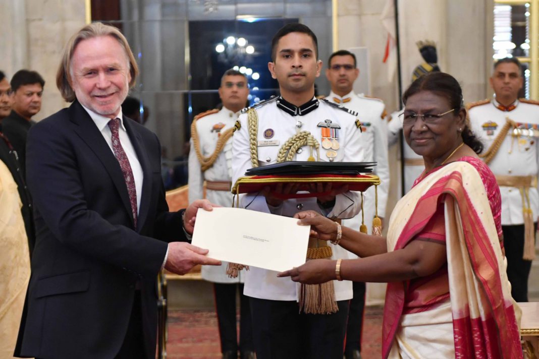 Philip Green High Commissioner of Australia presenting credentials to Indian President; Image Source: PIB