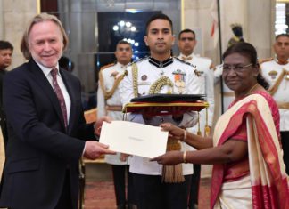 Philip Green High Commissioner of Australia presenting credentials to Indian President; Image Source: PIB