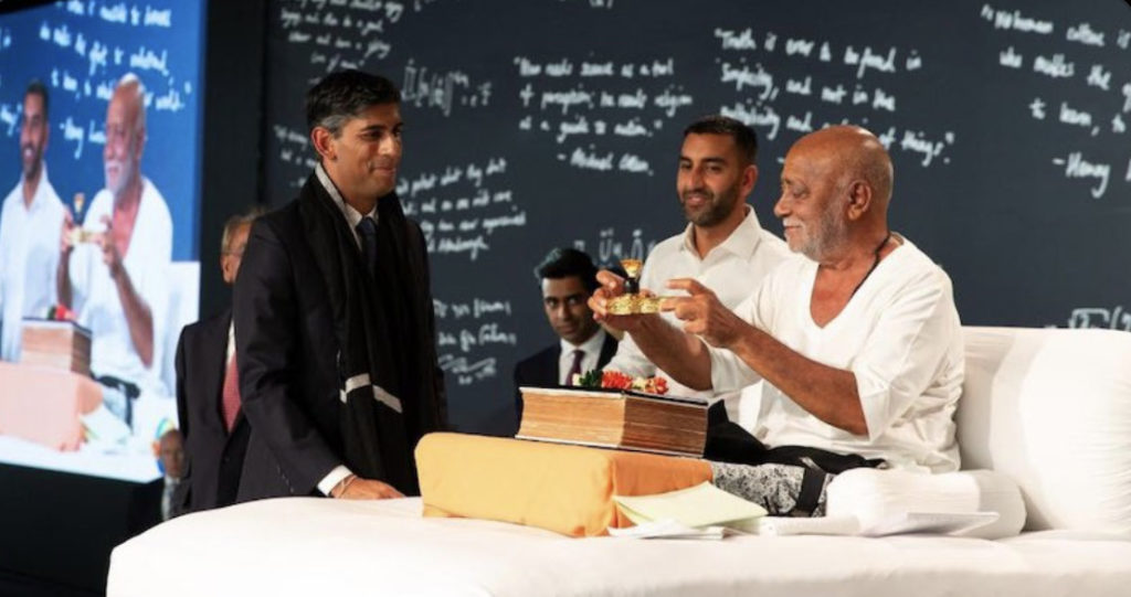 PM Rishi Sunak at Murari Bapu katha; Image Source: Facebook Chitrakutdham Talgajarda Morari Bapu