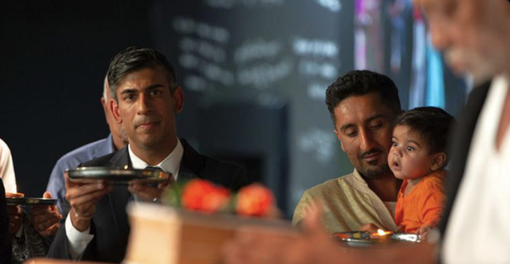 PM Rishi Sunak at Murari Bapu katha; Image Source: Facebook Chitrakutdham Talgajarda Morari Bapu