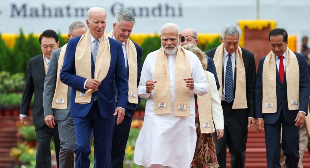 Image: Narendra Modi with G20 leaders (Source: Twitter)