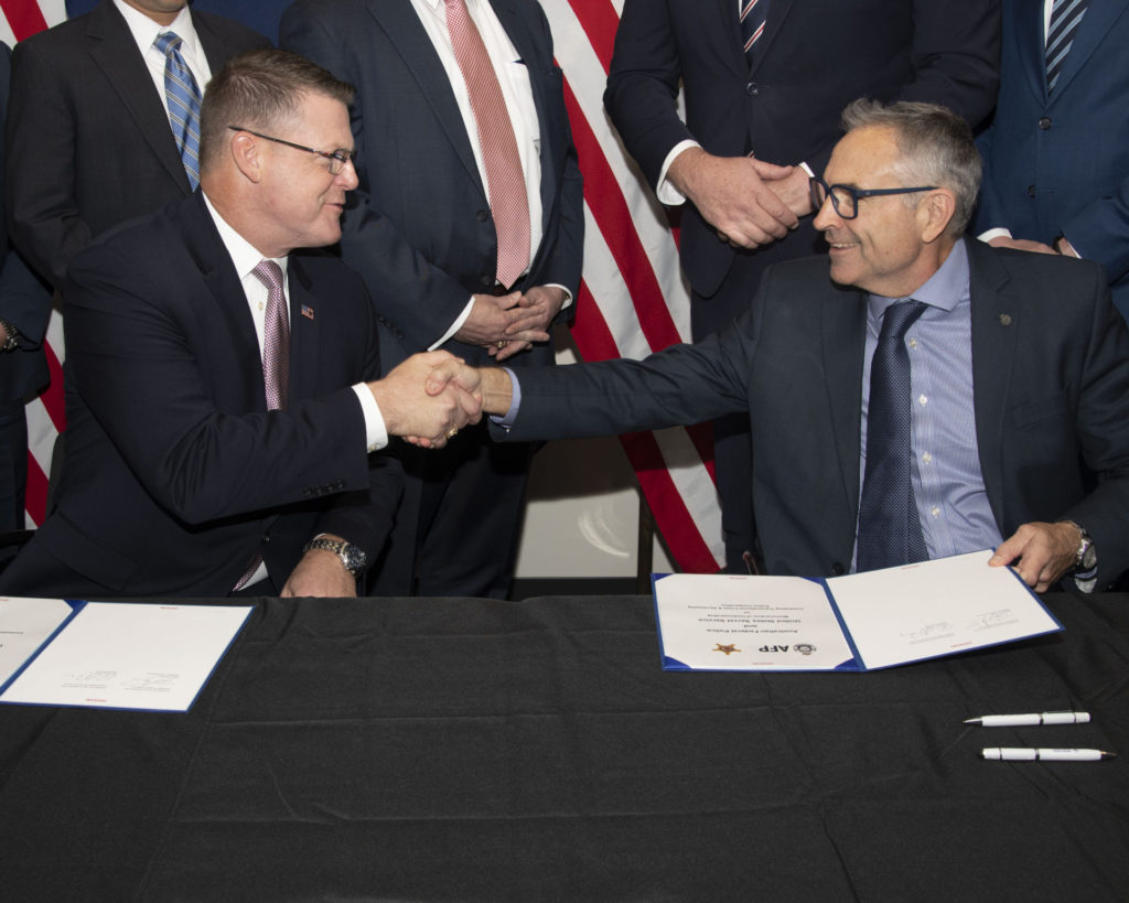 Australia and USA sign MoU to combat transnational crime 1 F99MkTiW4AAcGoj 1