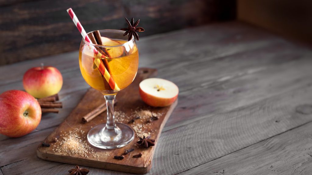 An apple cider vinegar drink; Image Source @Canva