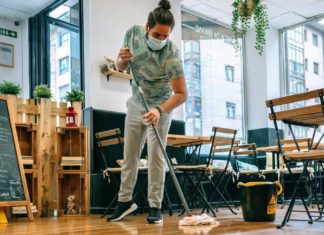 Low paid workers food industry; Image Source @Canva