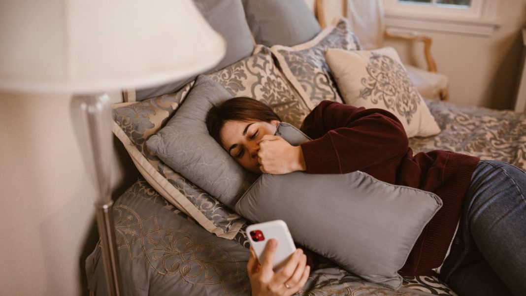 Sexting; Image Source: @Canva