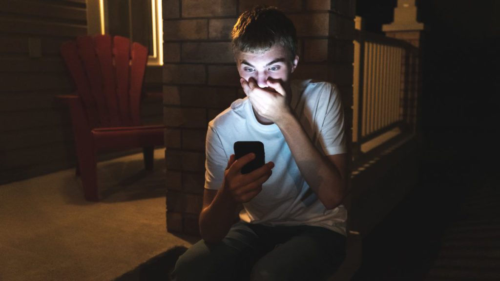 Sexting; Image Source: @Canva