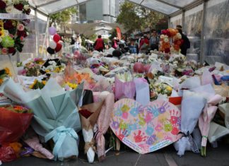 Bondi Junction, Flowers to pay respect-I amge Source: X @ChrisMinnsMP