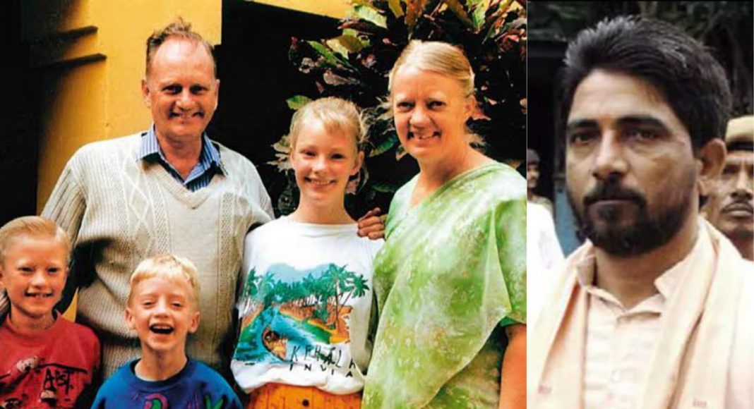 Australian missionary Graham Staines with his family and Dara Singh