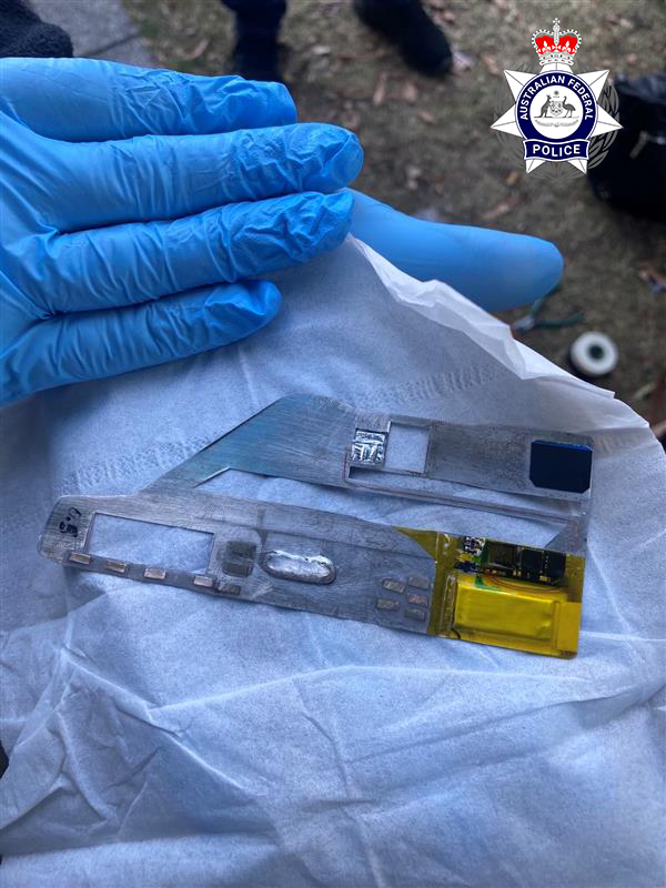 Pair jailed over $36,000 card shimming scam 2 Shimmers seized 2