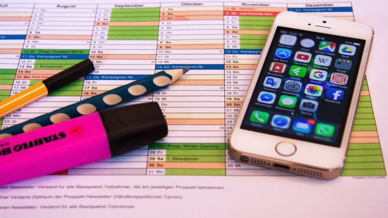 How well is the federal government regulating social media in Australia?