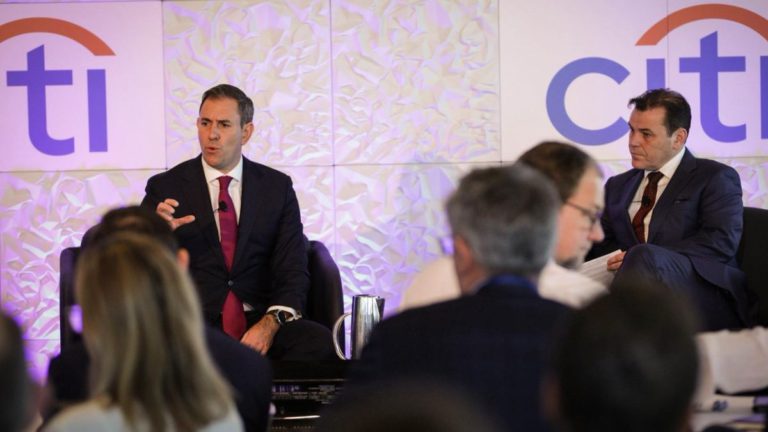 Australian economy struggles, weakest outside of a recession