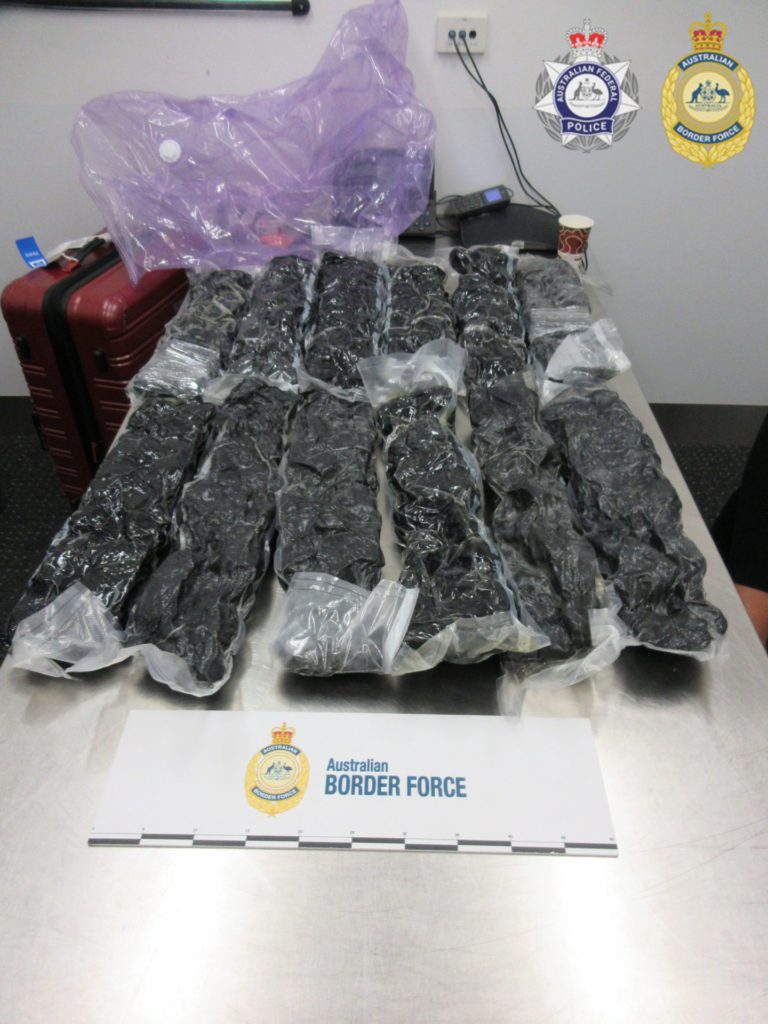 Melbourne Airport Cocaine Detection Sealed vacuum bags 4