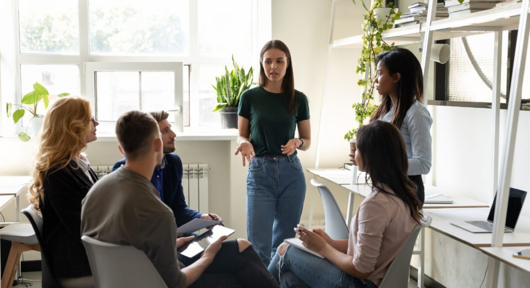 Representative image: Office workers 9Source: Canva)