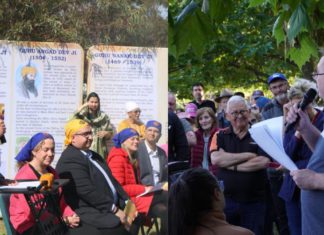 Image: Victorian leaders at Berwick lake renaming function (Source: Facebook)