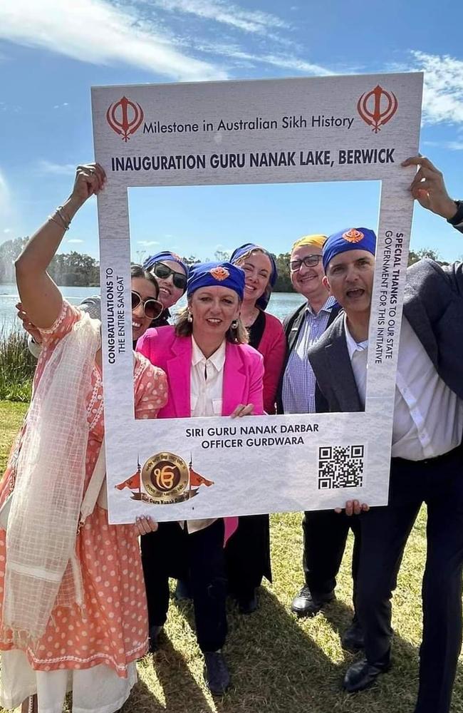 e89111358f62a97941d357d06e2388ec 1