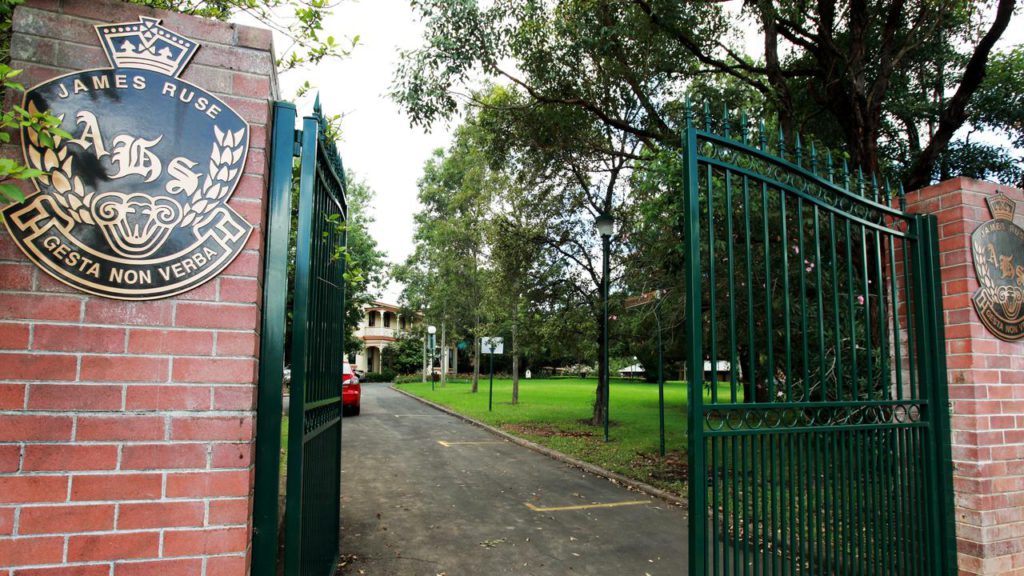 49d3fbf54cf2bcb2c0f683b8f25b7f4a 2