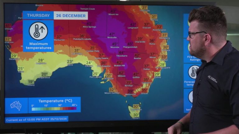 Over 600 firefighters prepare to battle bushfires ahead of Boxing Day total fire ban