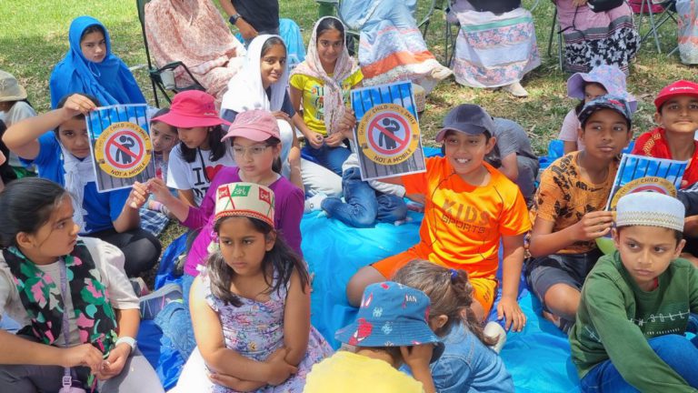 Melbourne Dawoodi Bohras Host Picnic to Address Concerns of Mobile Phone Addiction among Children  